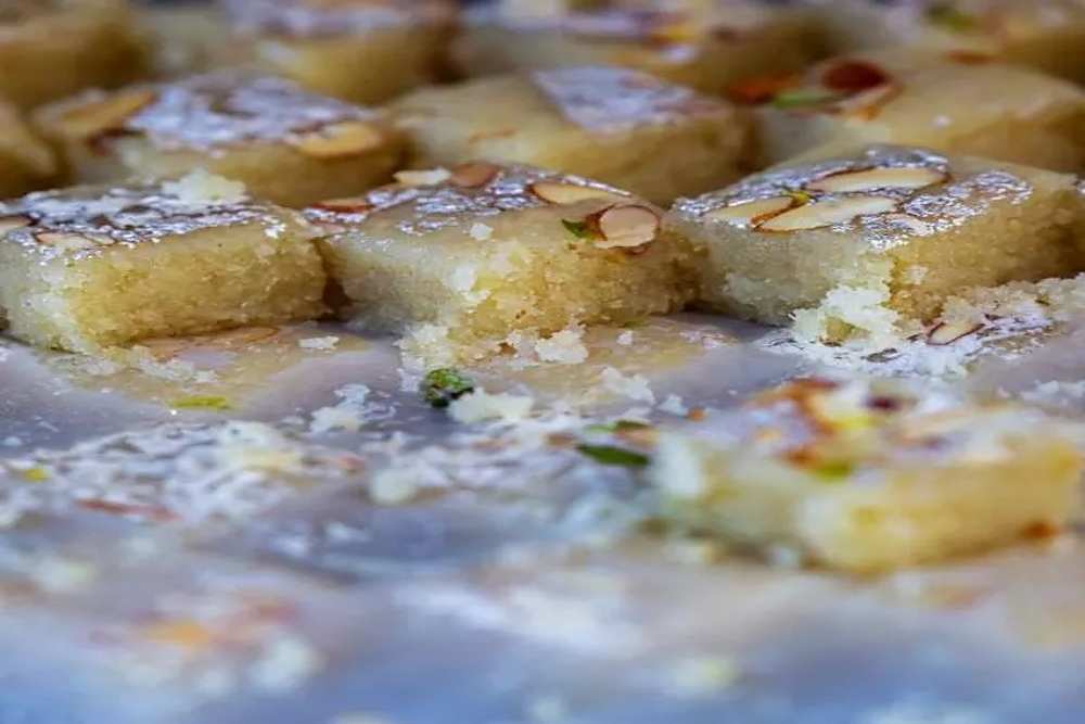 Indický dezert laddu s cizrnovou moukou