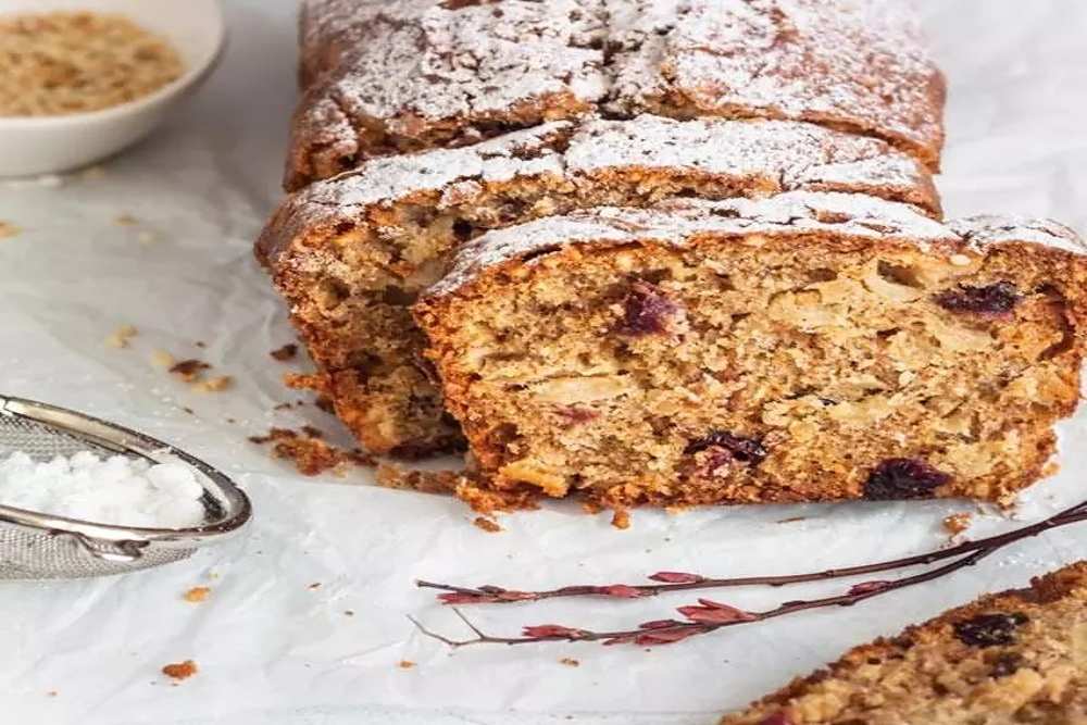 Marseillský slaný ovocný koláč vyrobený z cizrnové mouky