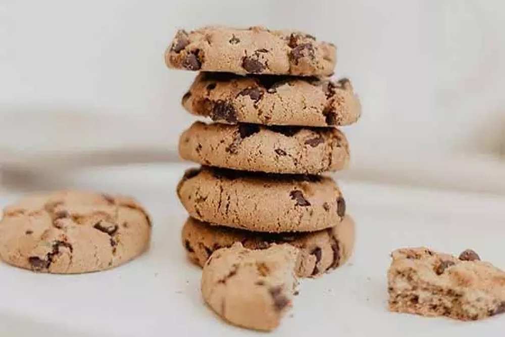 Sušenky s čokoládou a lískovými oříšky