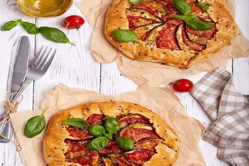 Koláč se sušenými rajčaty a kozím sýrem