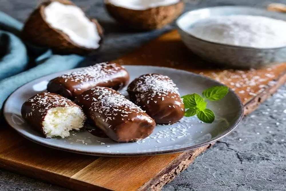 Domácí kokosové a čokoládové tyčinky