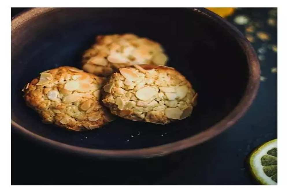 Sušenky s arašídovým máslem a mandlovými vločkami