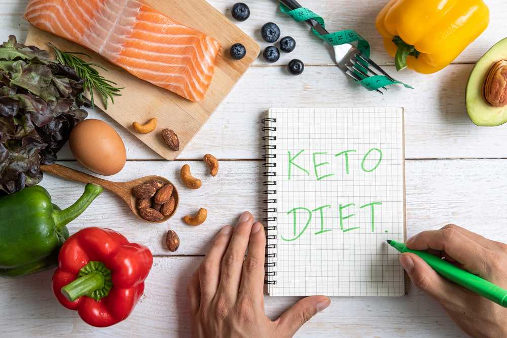 Povolené svačiny na keto dietě: 12 tipů pro chutné mlsání