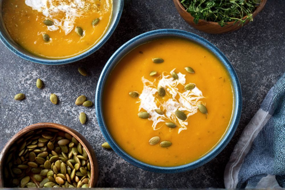 Krémová dýňová polévka s kaštanovou moukou: Zahřejte se zdravě