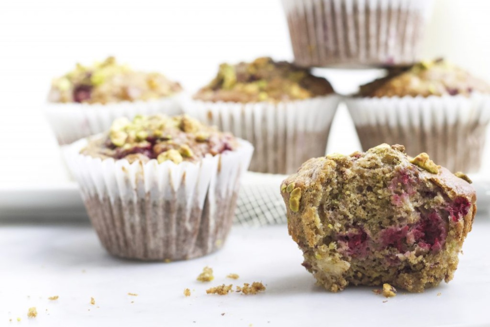Pistáciové a malinové muffiny