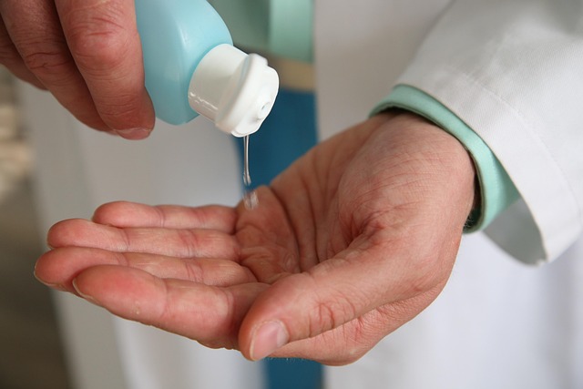 Komplexní průvodce dezinfekcí: rozdíly, použití a tipy