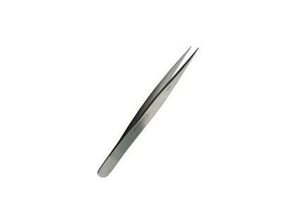 Anatomická jemná pinzeta 13 cm při použití v chirurgii