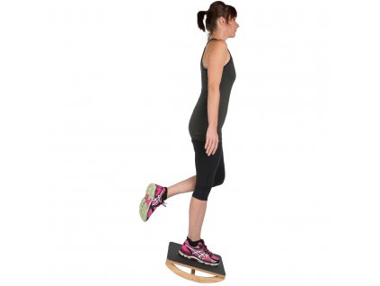 05 040003 Mambo Max Wooden Balance Board Uni 1 01 1