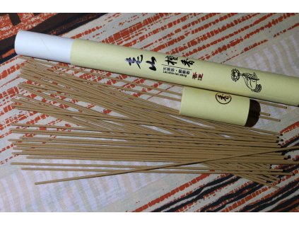 Vonne_tycinky_santalove_drevo