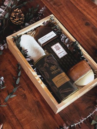 Čokoláda 🤎🤍 Zimní edice, kterou právě teď všichni potřebujeme! Balíčky plné čokoládových vůní, chutí a tepla ☕️🤎💫 🌙...