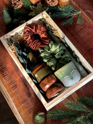 Balíček, který potěší, zklidní a připomene, jak důležité je zastavit se a dopřát si čas jen pro sebe✨💚🤎 🌱 Jílová maska s...