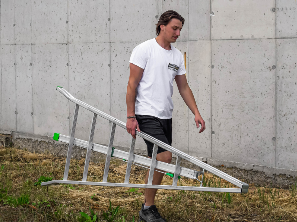 Jarní řez ovocných stromů: Kdy začít a jak se bezpečně dostat do koruny?