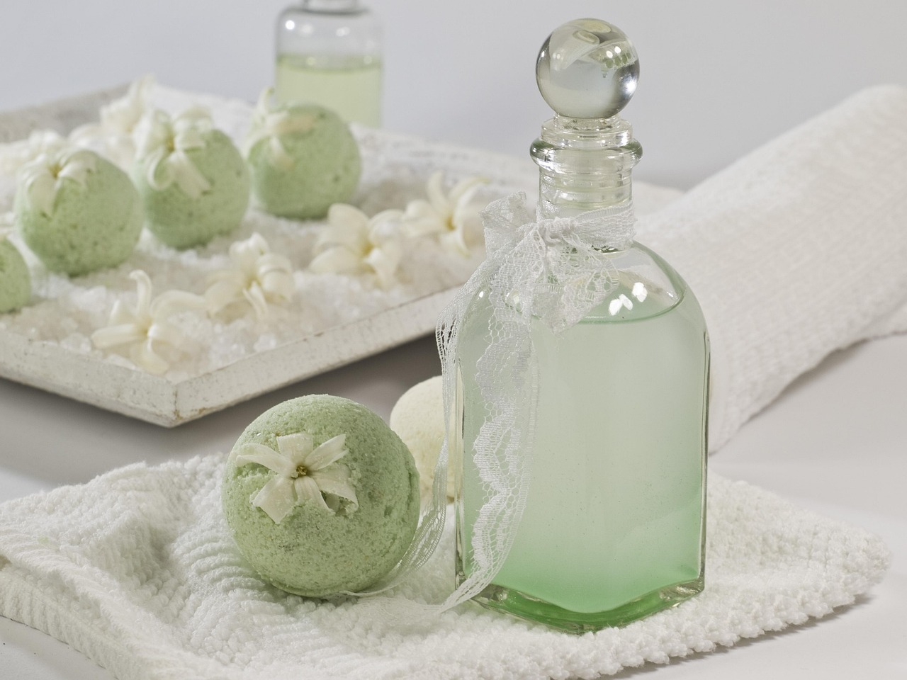 bath-balls-1617472_1280