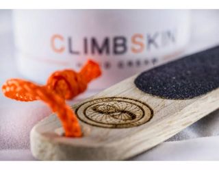 CLIMBskin - pilník * ošetří drobná poranění kůže na rukou a prstech * ručně vyroben z 1 kusu dřeva * zakřiven, aby dobře...