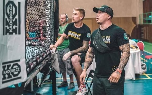 Bojovník MMA popisuje zkušenost s proteinem