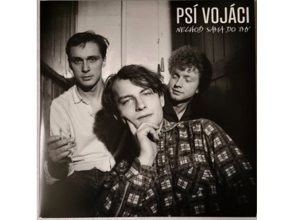 NECHOĎ SAMA DO TMY  Psí vojáci