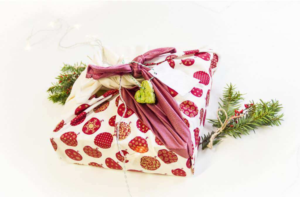 8 rád, ako originálne a šetrne zabaliť vianočné darčeky!
