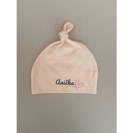 Čepička s uzlíkem a potiskem jména Anička