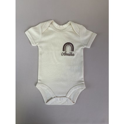 Body s výšivkou duhy a jména Amálka
