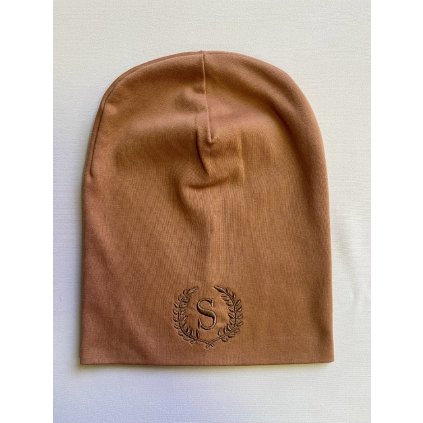 Jarní čepička s hnědou výšivkou S, hnědá