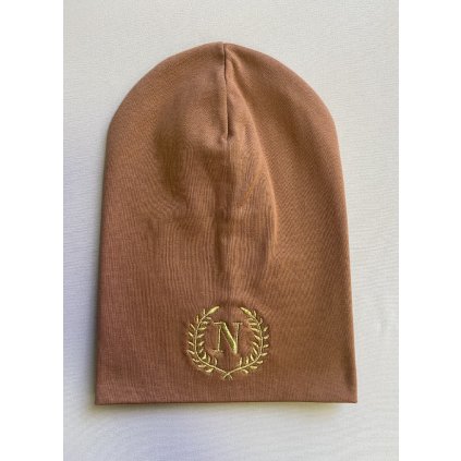 Jarní čepička se zlatou výšivkou N