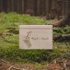 Dřevěný box na svatební přání s vlastními jmény a datem svatby KAPRADÍ