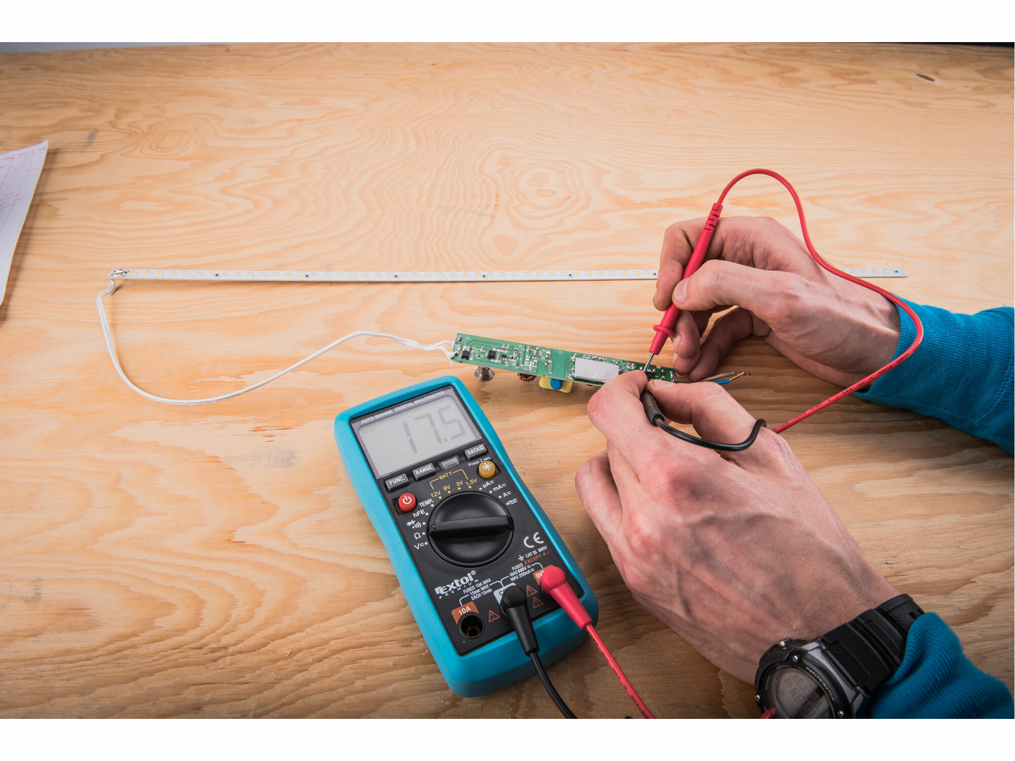 EXTOL PREMIUM 8831250 Multimeter digitálny s automatickou voľbou rozsahov