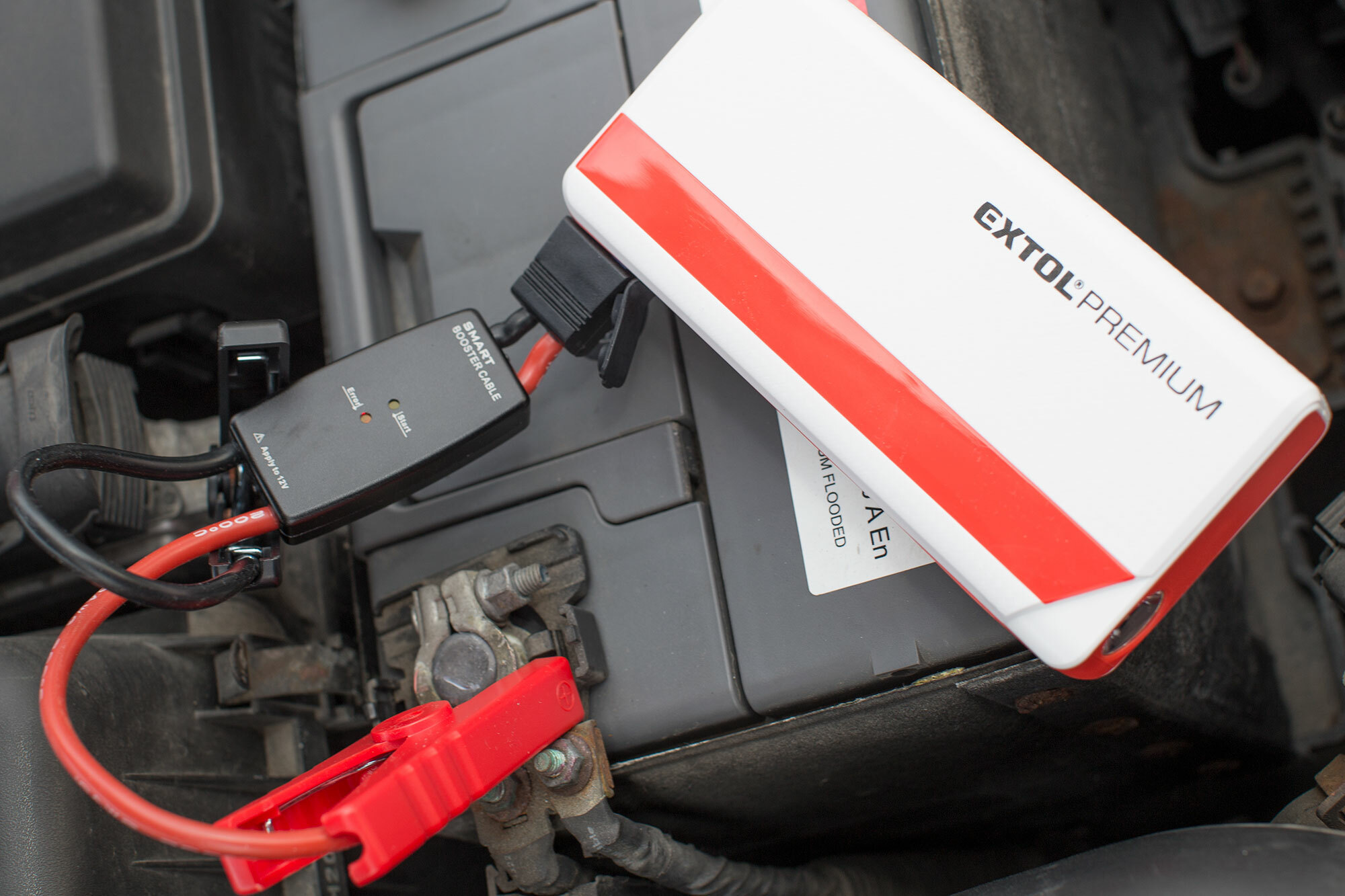EXTOL PREMIUM 8897320 Štartovací zdroj s powerbankou, 9000mAh, 200A, max.400A