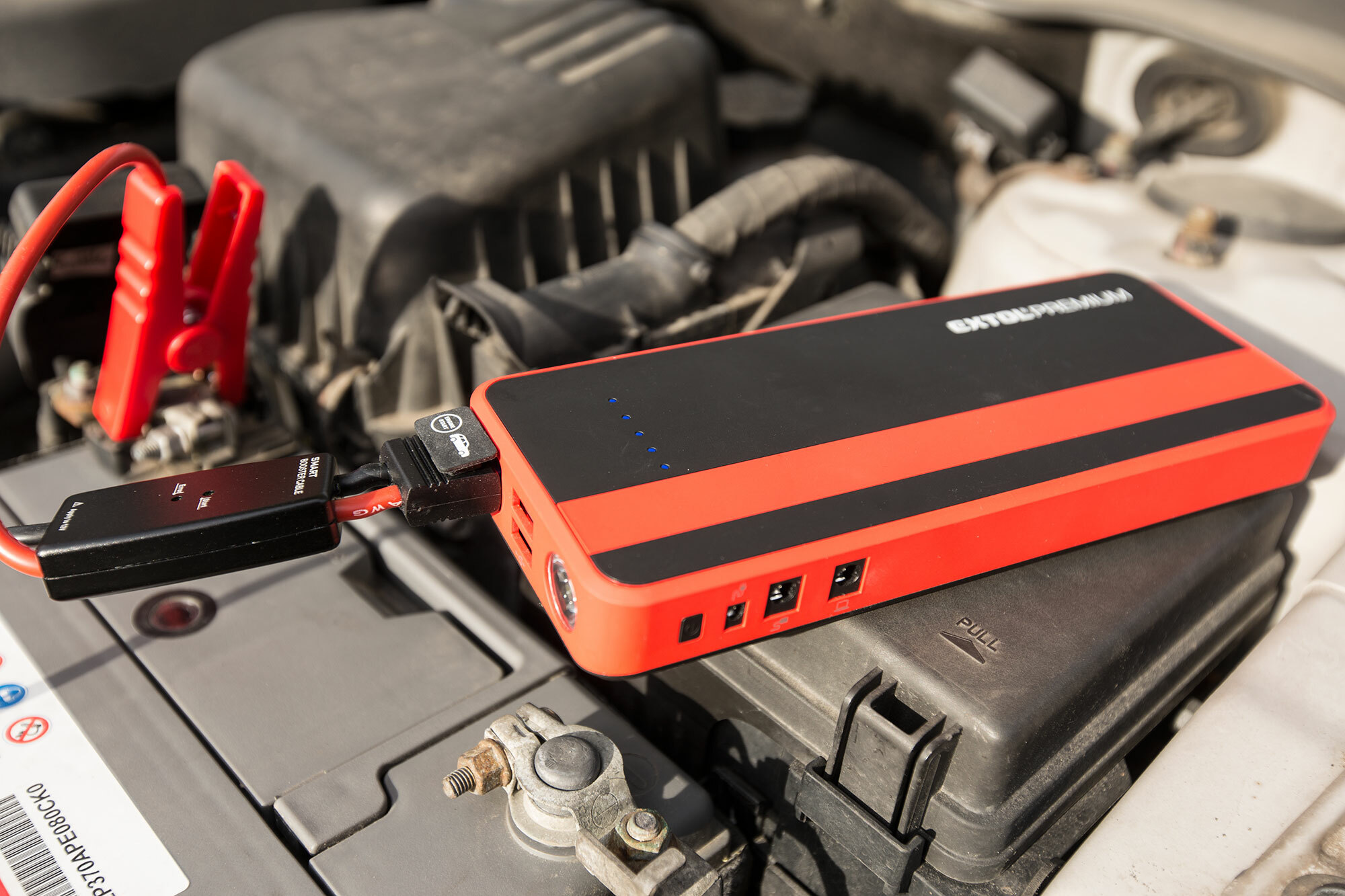 EXTOL PREMIUM 8897321 Štartovací zdroj s powerbankou, 18000mAh, 350A, max.700A