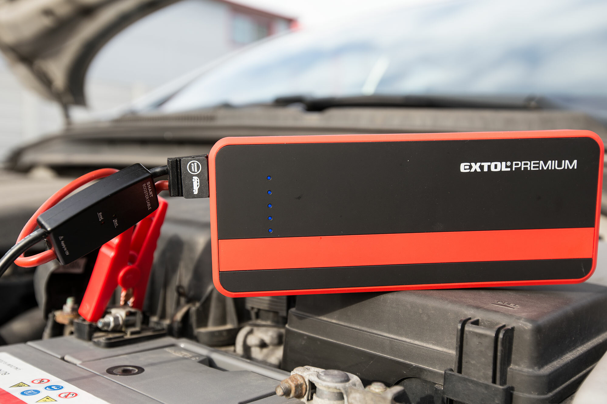 EXTOL PREMIUM 8897321 Štartovací zdroj s powerbankou, 18000mAh, 350A, max.700A