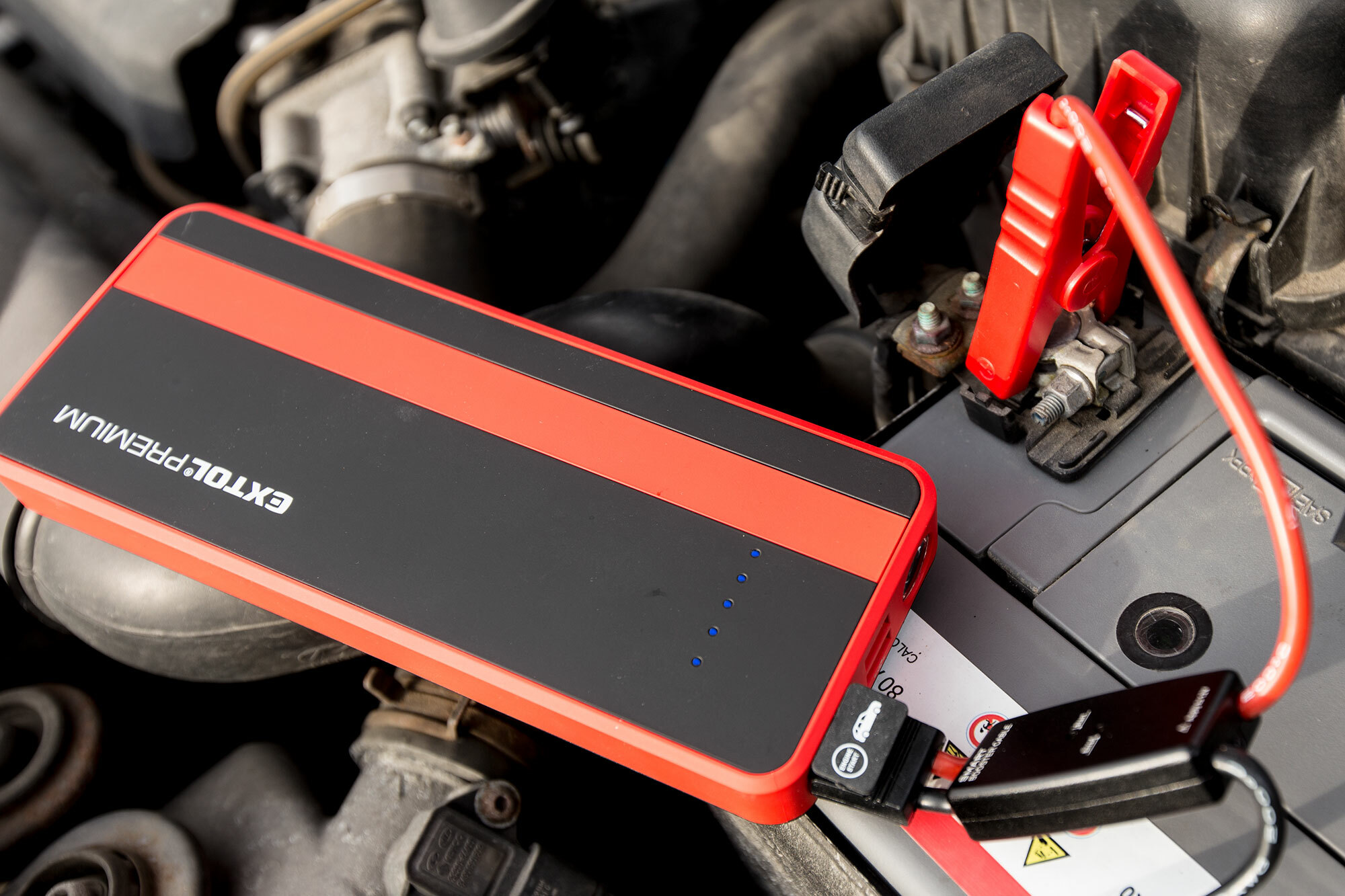 EXTOL PREMIUM 8897321 Štartovací zdroj s powerbankou, 18000mAh, 350A, max.700A