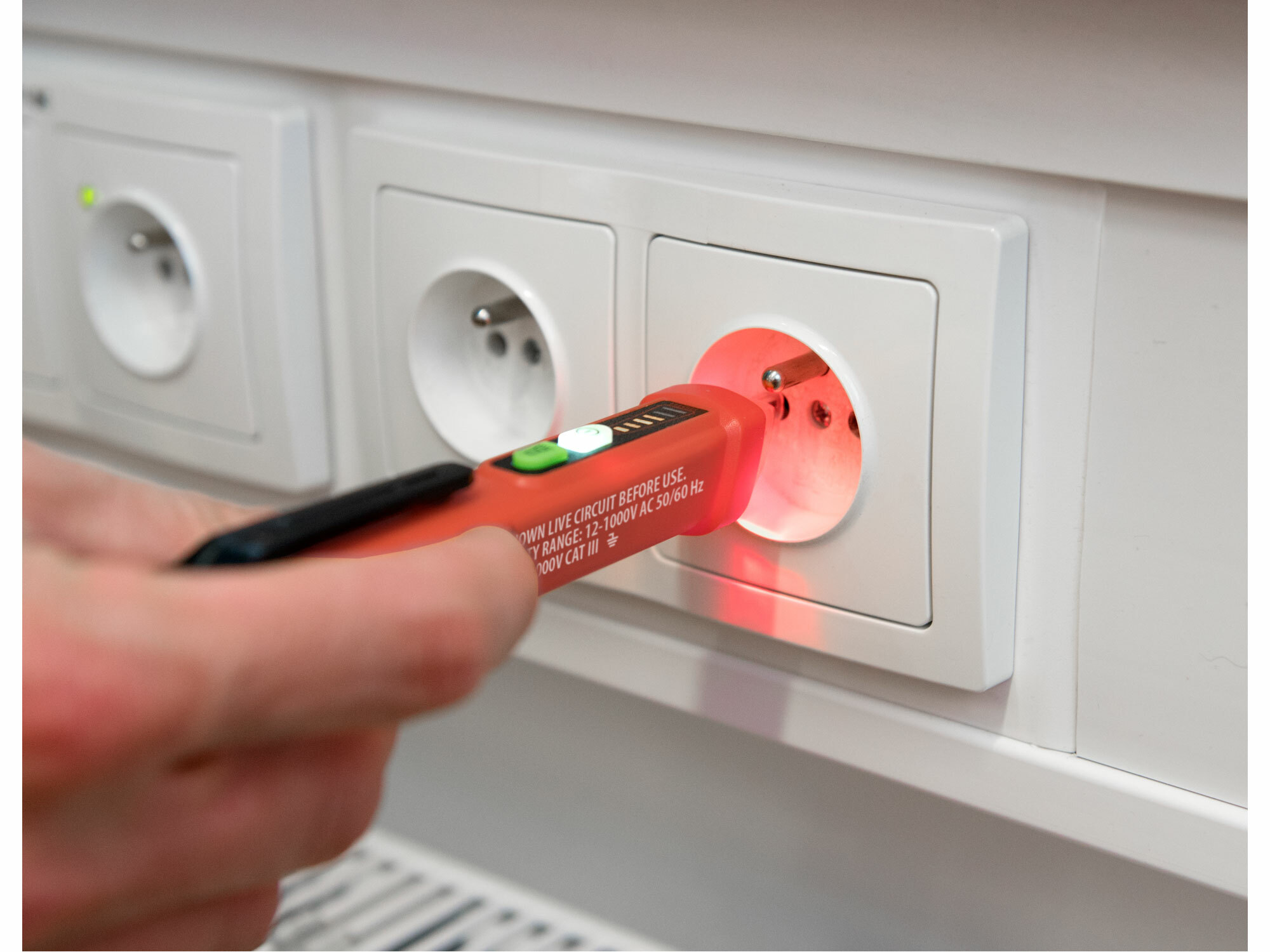 EXTOL PREMIUM 8831202 Detektor napätia bezkontaktný