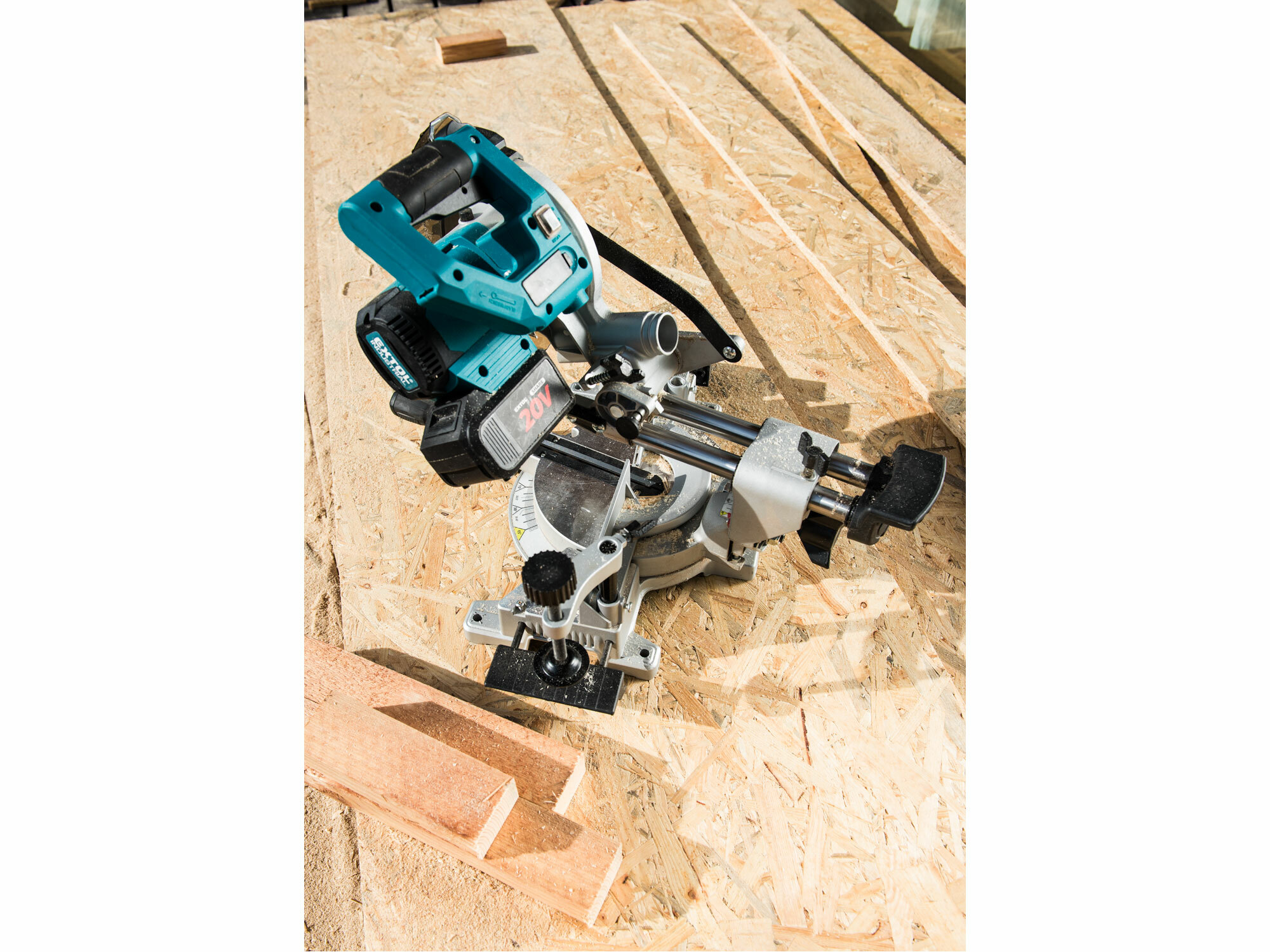 EXTOL INDUSTRIAL 8791826 Píla pokosová s posuvom aku Share20V, 1x2Ah, kotúč 185mm, bezuhlíkový motor
