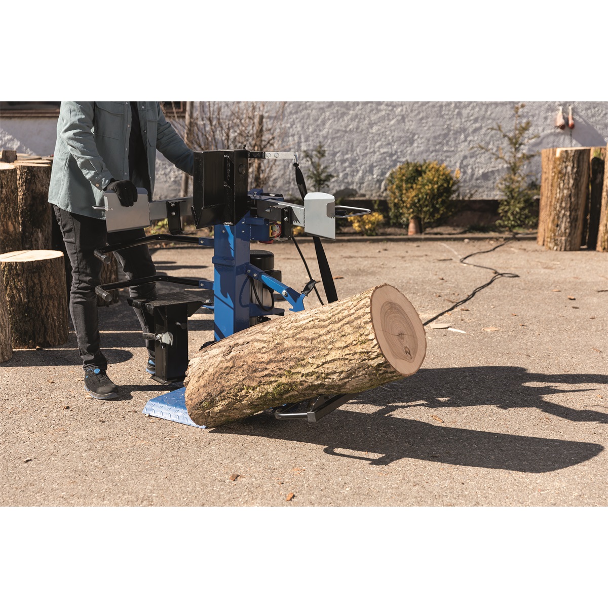 Scheppach Compact 10 T vertikálny štiepač na drevo 10t (230 V)