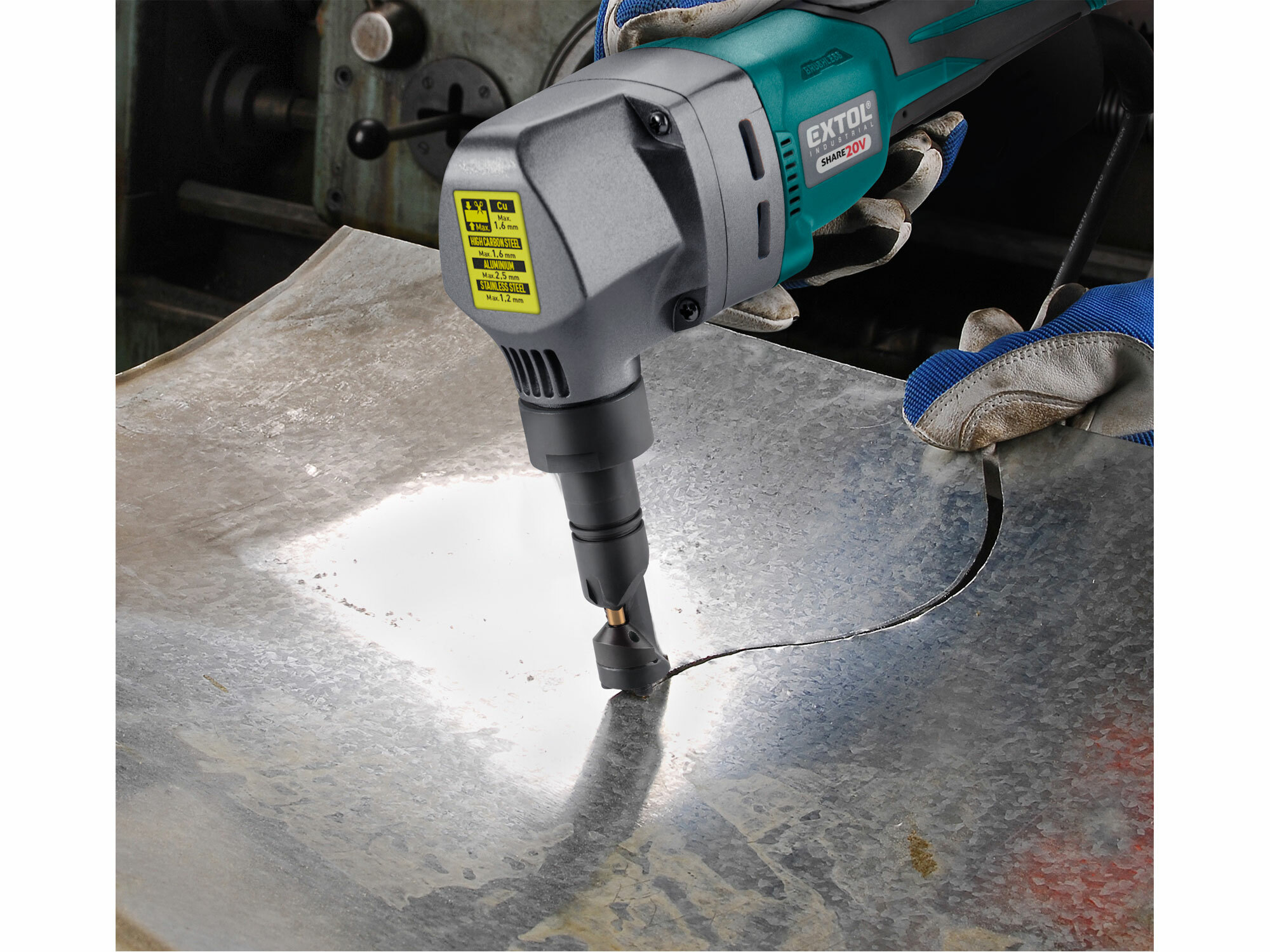 EXTOL INDUSTRIAL 8791831 Nožnice na plech vystrihovacie aku Share20V, bez aku, max. 2,5mm, bezuhlíkový motor