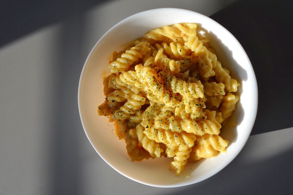 Zelené recepty do zero waste kuchyně: veganské makarony se sýrem