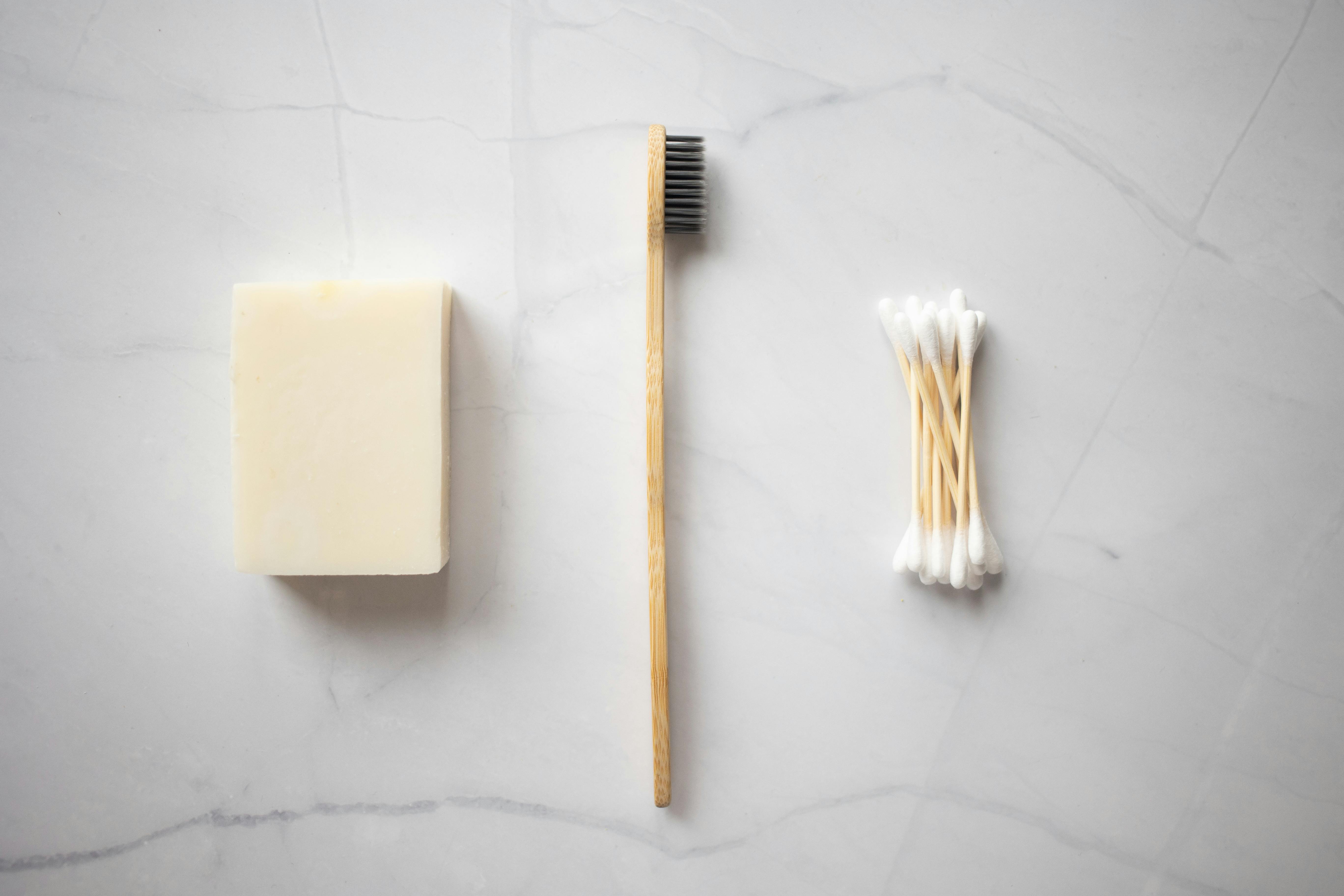 Přírodní materiály využívané pro hygienické pomůcky a podporující zero waste styl
