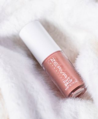 Tekutý Blusher – Svieža žiarivosť, ktorú budeš milovať! Objav svoju novú obľúbenú tvárovú líniu krásy — tekutý blusher,...