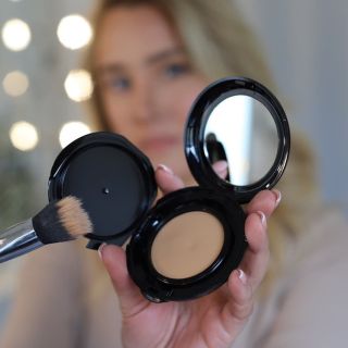Dokonalá pleť, ktorá vydrží všetko! ✨ Spoznajte Foundation Perfection – revolučný make-up s prídavkom tekutého púdru,...