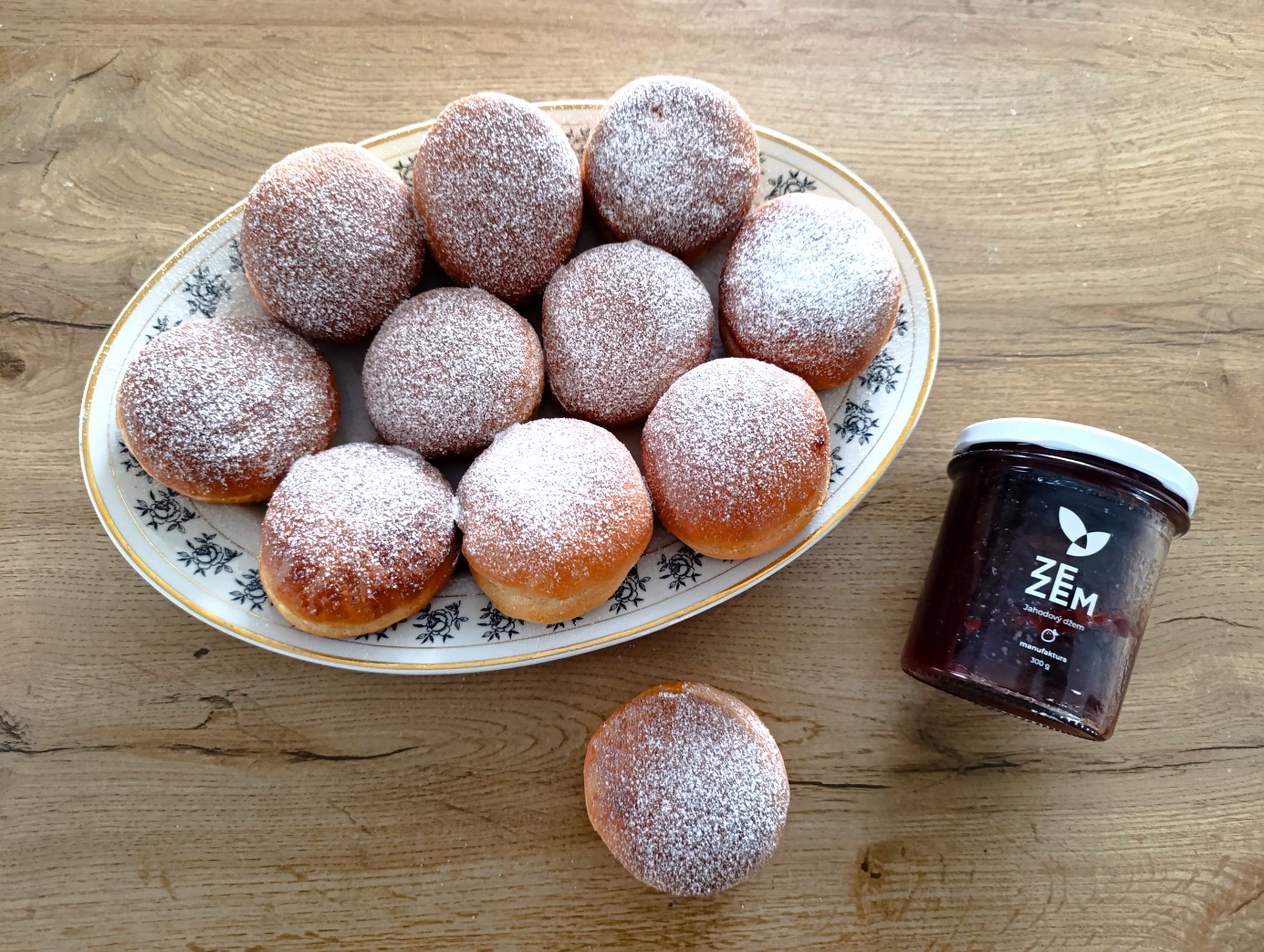 Upečte si s námi odlehčené koblihy s jahodovým džemem ZEZEM