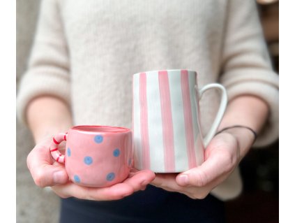 Hrneček růžový s modrými puntíky