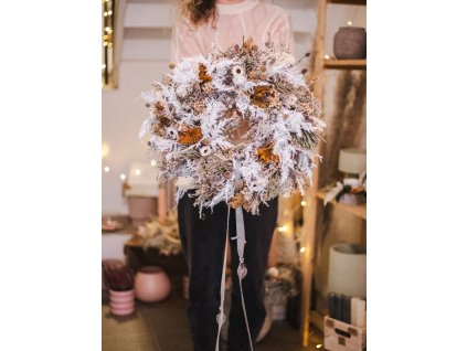 Zimní věnec hnědo bílý se skleněnými ozdobičkami