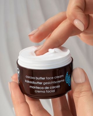 Hebká, vyživená a chráněná pleť každý den 🍫✨ Pleťové produkty z řady Kakaové máslo intenzivně hydratují, vyživují a...