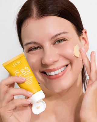 💧 Tato multiaktivní pleťová maska je nabitá vitamíny C, B3 (niacinamid), B5, B6 a E, hydratací a jemnou péčí – přesně to,...