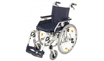 Mechanický invalidní vozík s brzdami pro doprovod