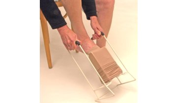 Kovový oblékač kompresních punčoch, výška 34 cm, různé šířky
