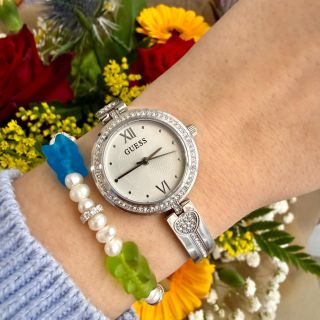 Valentýn se blíží ❤️ Některé dárky potěší na chvíli, jiné připomínají lásku každý den. A přesně takové jsou hodinky a...