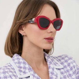 Přichází ideální čas na nové brýle 😎 Nyní získáte slevu 15 % na sluneční brýle i dioptrické obroučky se slevovým kódem...