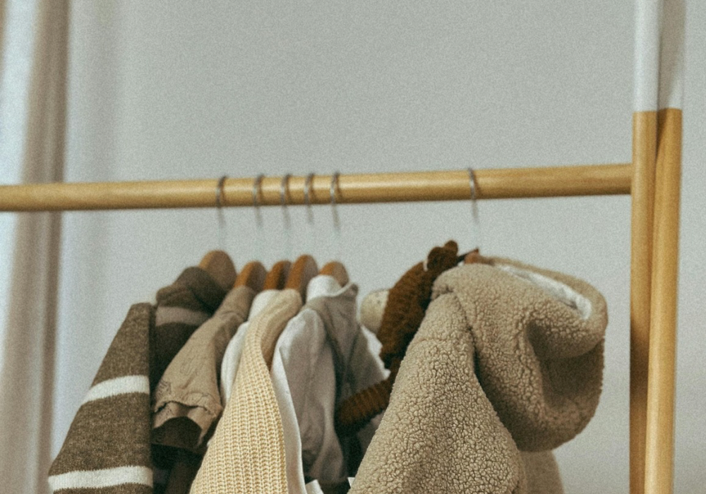 Jak správně obléknout dítě podle počasí: Přírodní materiály pro každé roční období