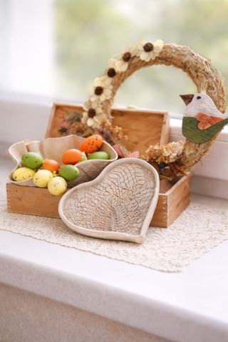 🤍 Keramické srdce, ktoré má svoje miesto v každom ročnom období. Je to kúsok tepla do domova. Je to pripomienka láskavosti...